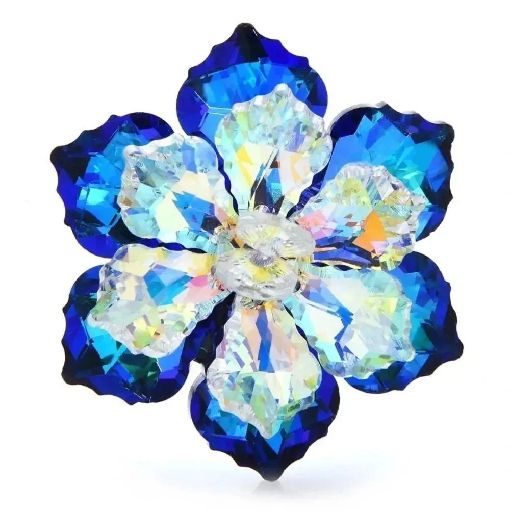 VQ Flower Brooch - Picture 5 of 9